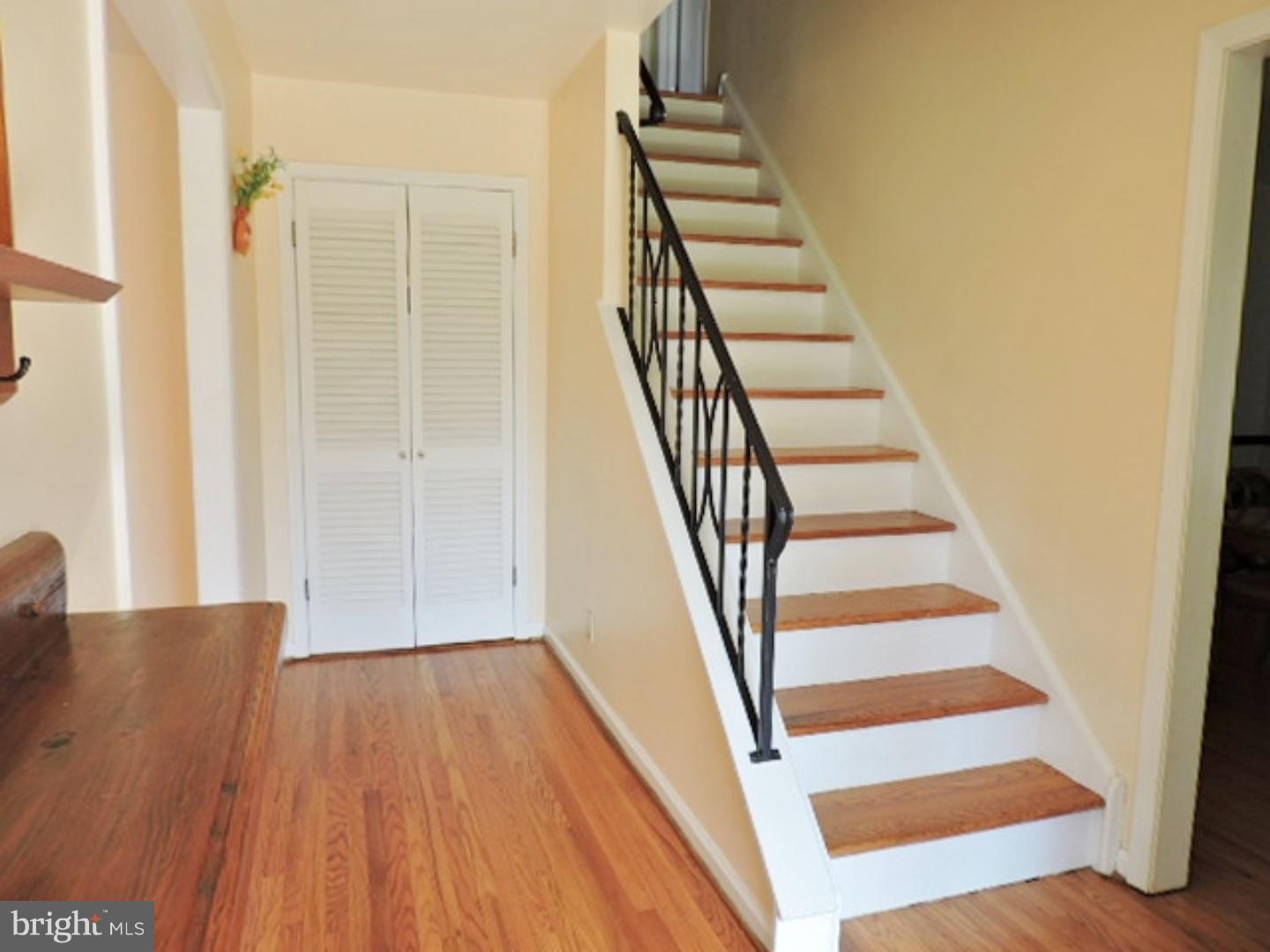 505 Wellfleet Road Riverton, NJ 08077 - Photo 8 of 19 Foyer