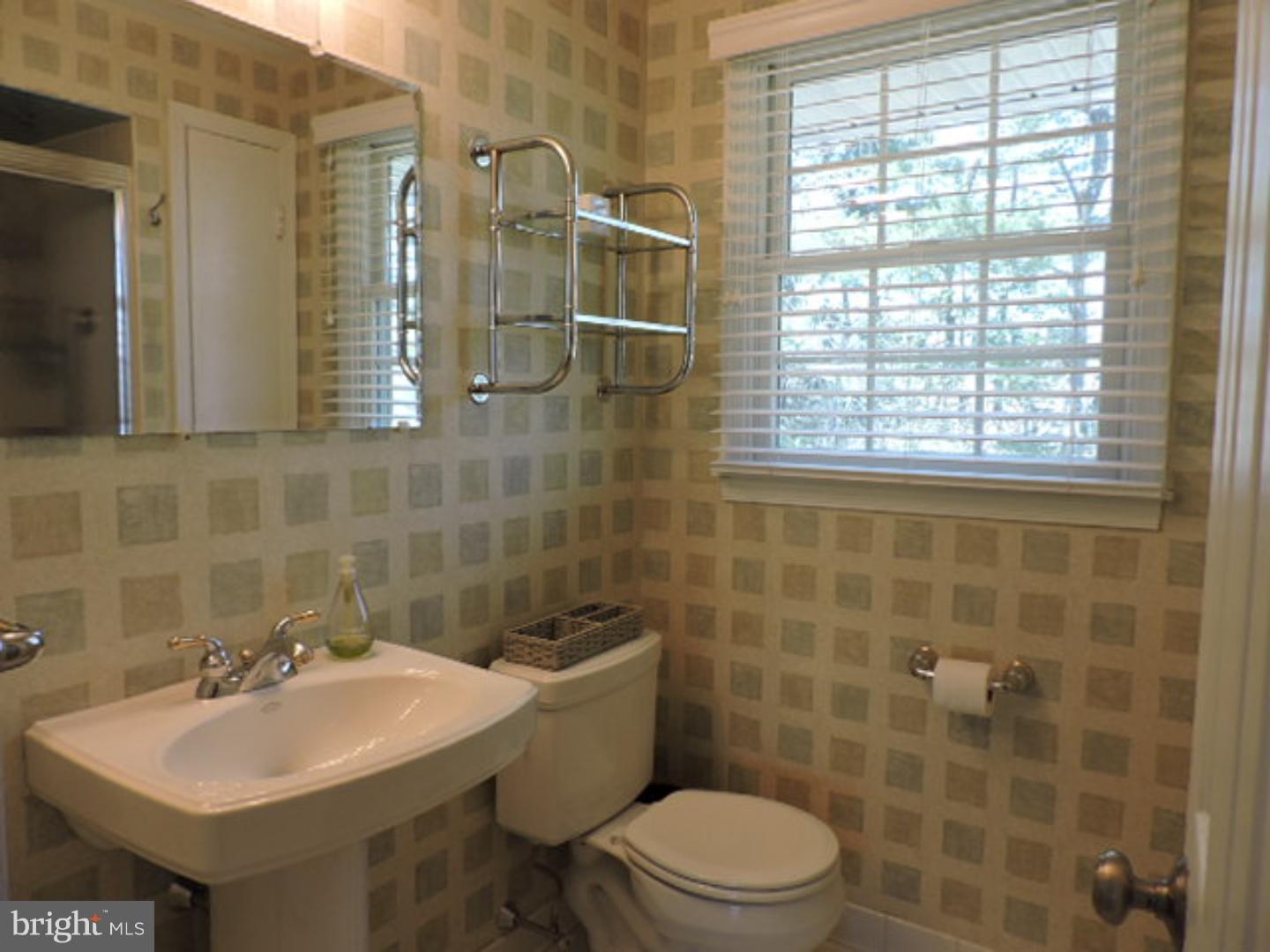 505 Wellfleet Road Riverton, NJ 08077 - Photo 10 of 19 Master Bathroom