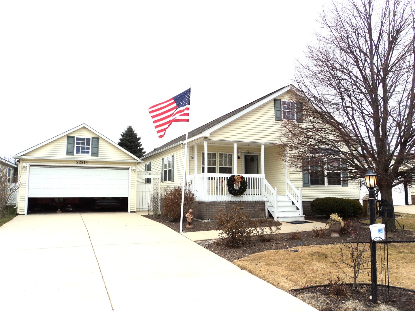 22912 Pinehurst Drive Frankfort, IL 60423 - Photo 4 of 21 a front view of a house with a yard