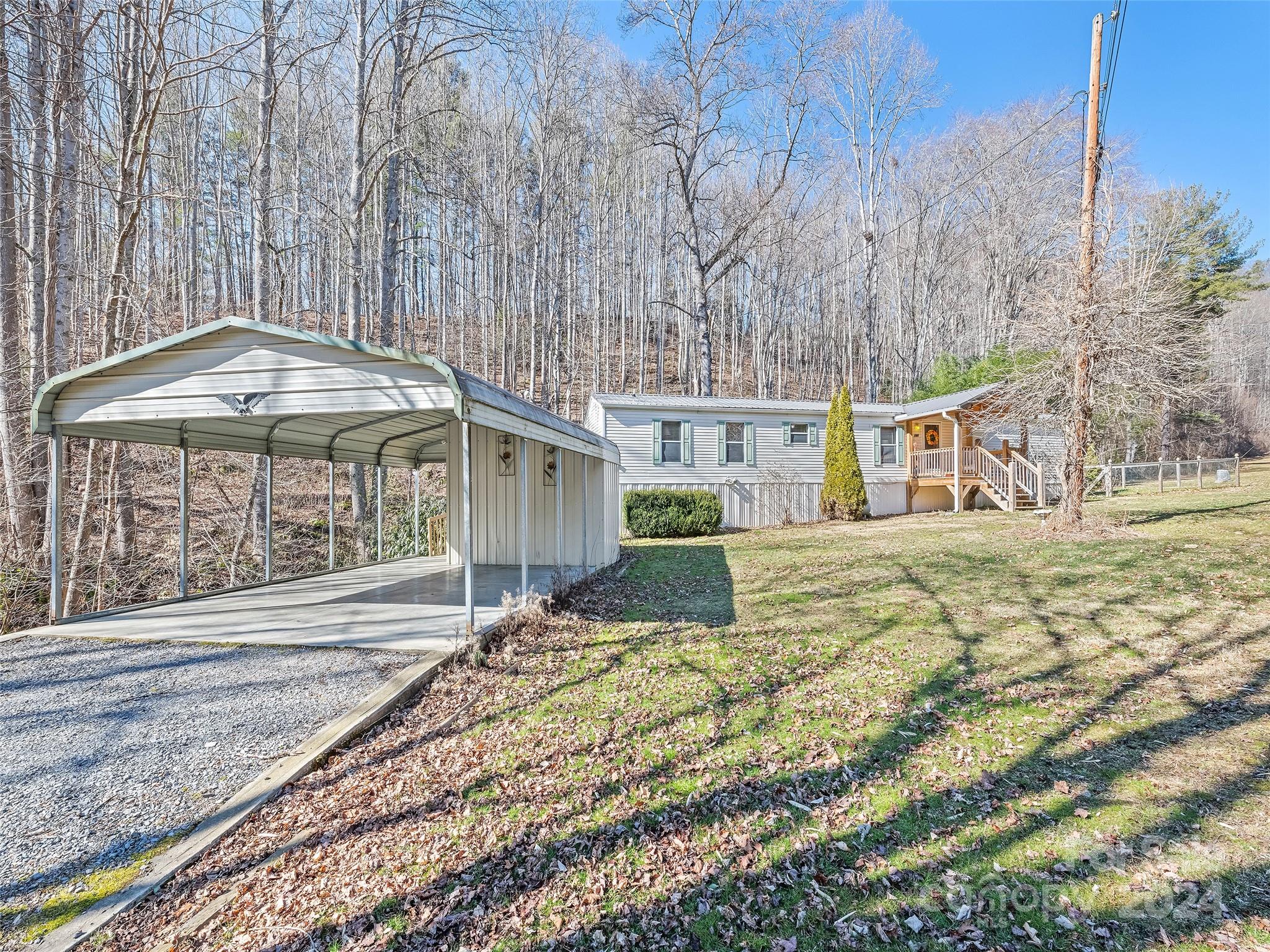 195 Hughes Road Waynesville, NC 28786 - Photo 1 of 23 Gallery Image 1