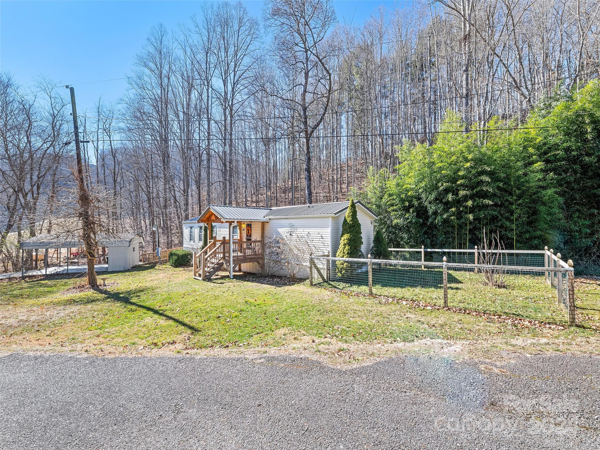 195 Hughes Road Waynesville, NC 28786 - Photo 2 of 23 Gallery Image 2