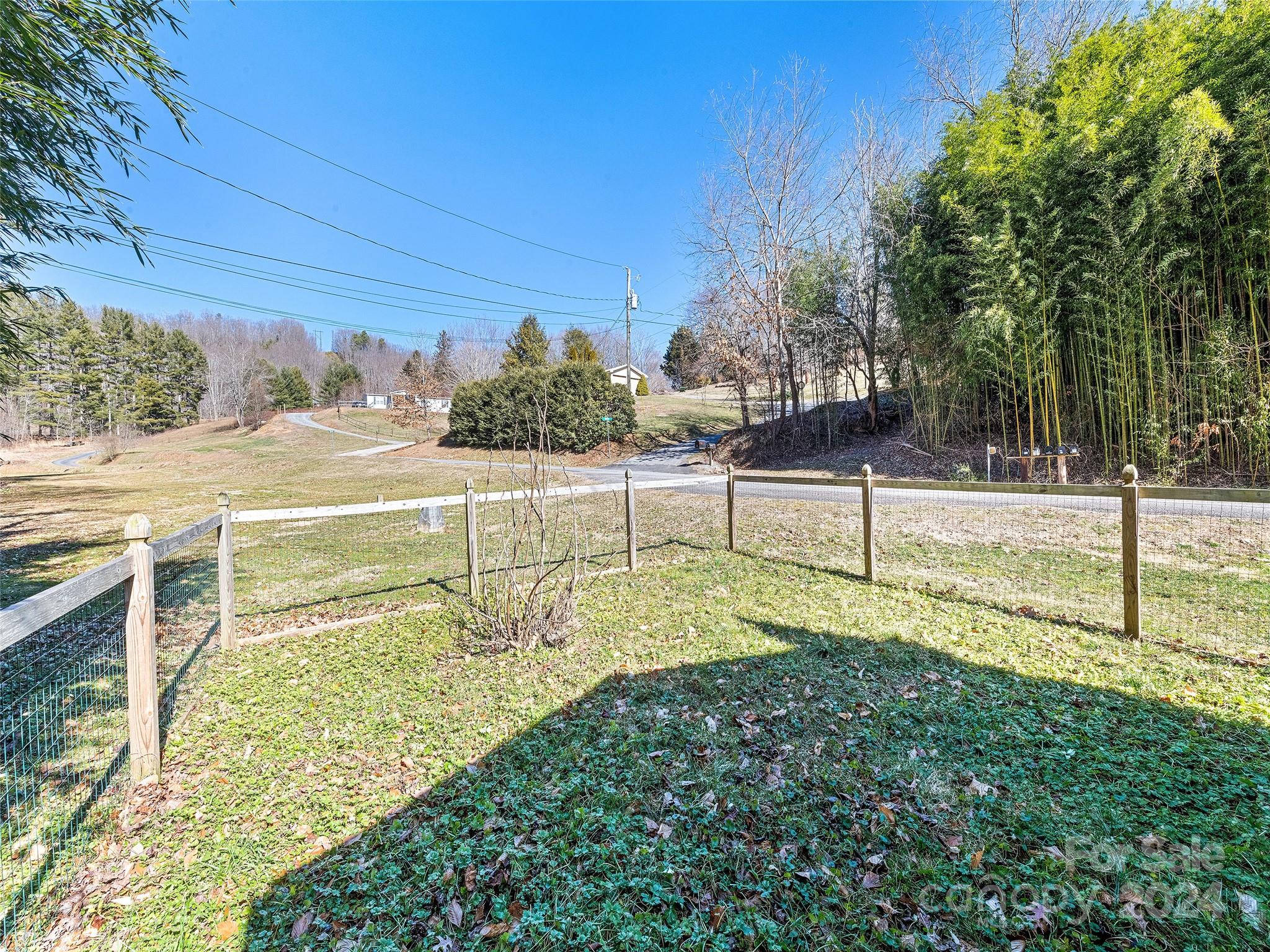 195 Hughes Road Waynesville, NC 28786 - Photo 4 of 23 Gallery Image 4