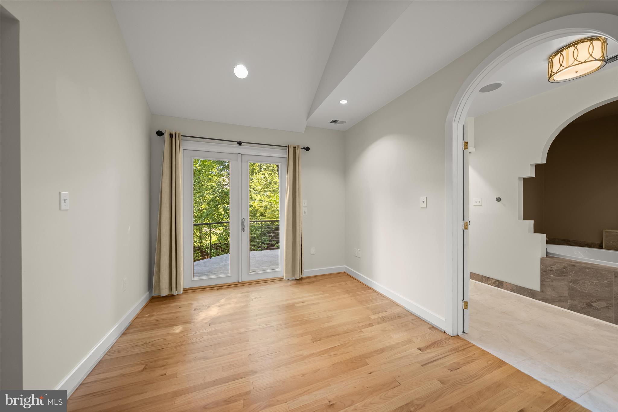 5104 Scarsdale Road Bethesda, MD 20816 - Photo 36 of 68 Primary Sitting room with private Balcony