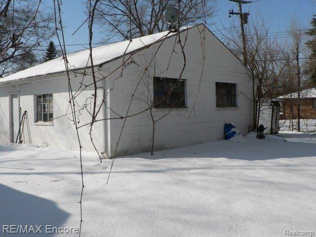 4765 Sashabaw Road Clarkston, MI 48346 - Photo 21 of 23 Garage/Large Yard
