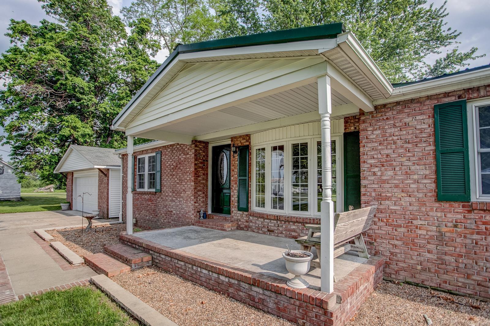 4011 Illinois River Road Brussels, IL 62013 - Photo 4 of 57 Gallery Image 4