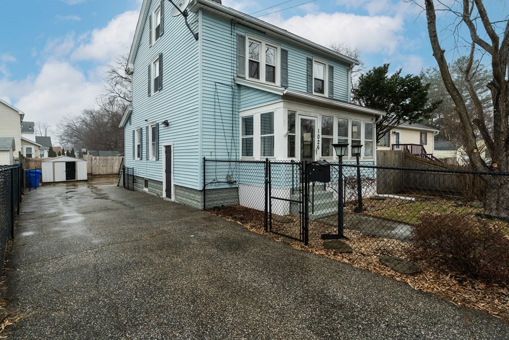 1026 Carew Street Springfield, MA 01104 - Photo 3 of 35 Gallery Image 3