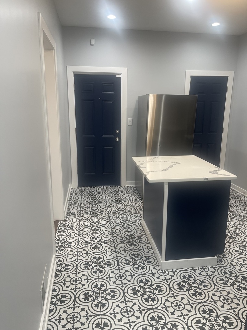 48 East 154th Street Harvey, IL 60426 - Photo 5 of 20 a room with a wooden floor