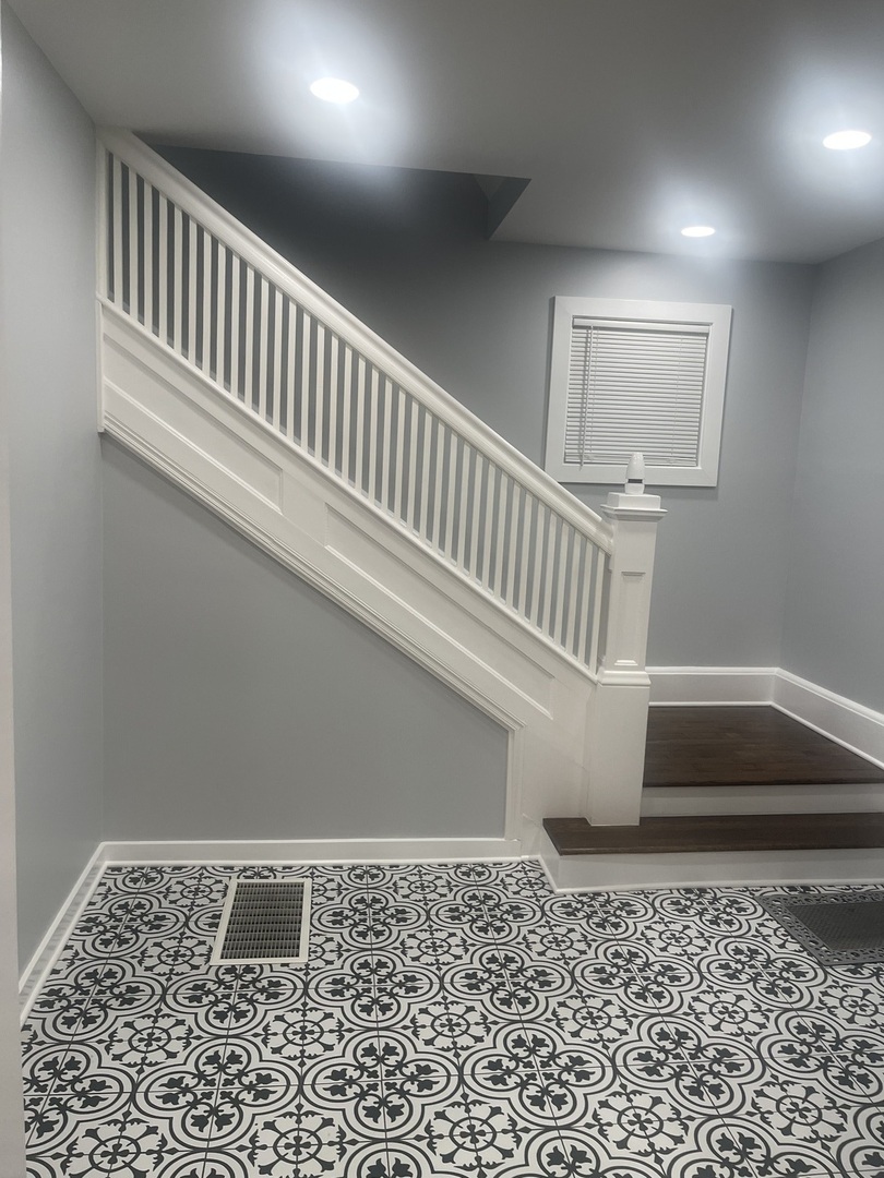 48 East 154th Street Harvey, IL 60426 - Photo 9 of 20 a view of entryway