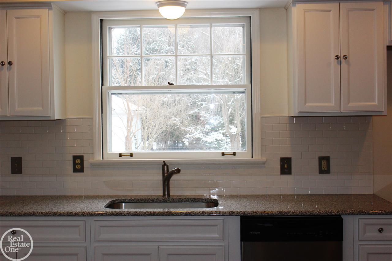 538 Barrington Road Grosse Pointe Park, MI 48230 - Photo 5 of 18