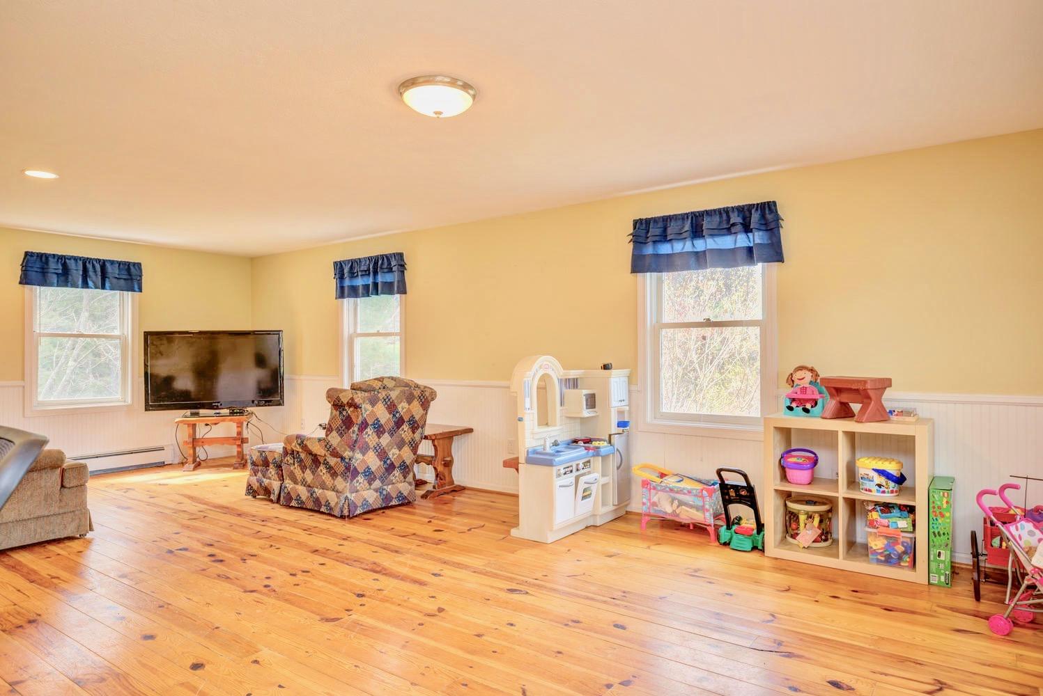 388 County Road Scarborough, ME 04074 - Photo 16 of 40 388 County Rd Scarborough ME-019
