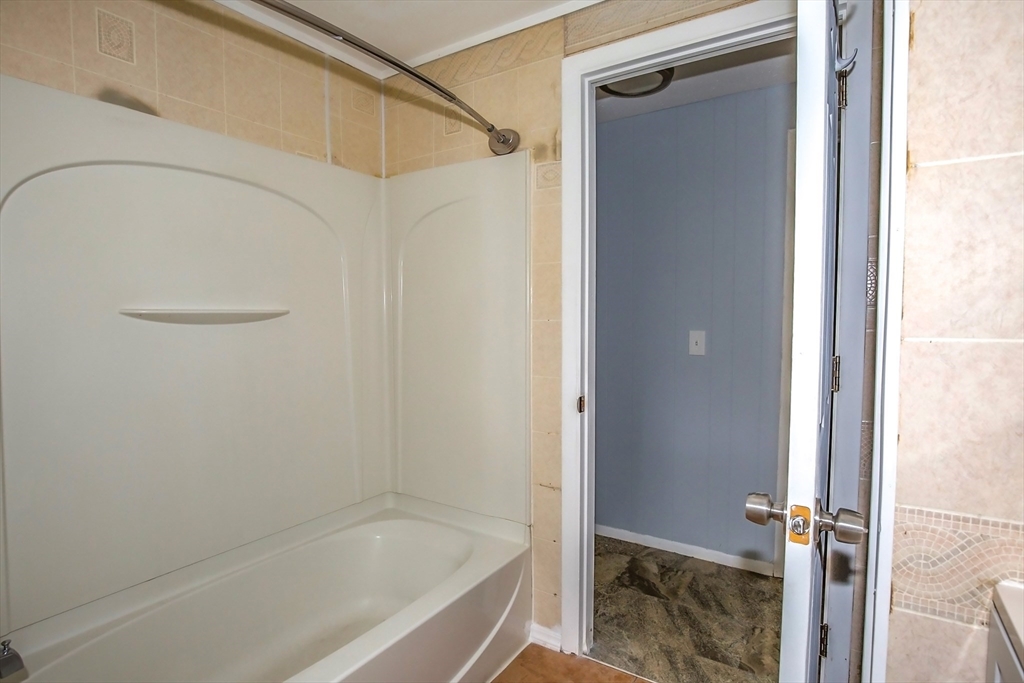 1101 Allen Street Springfield, MA 01118 - Photo 24 of 29 a bathroom with a bathtub