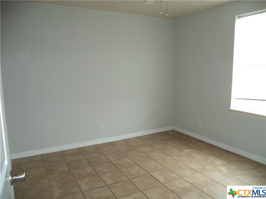 1310 West Broadway Avenue Seadrift, TX 77983 - Photo 5 of 7 a view of an empty room and window