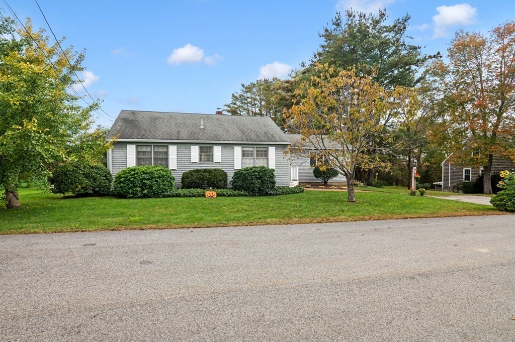 7 Hanover Drive Newbury, MA 01951 - Photo 2 of 33 a front view of house with yard and green space