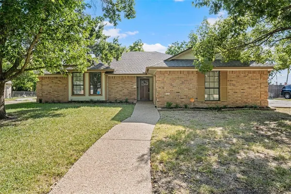 $314,000 | 209 Bonham Drive, Hewitt, TX 76643