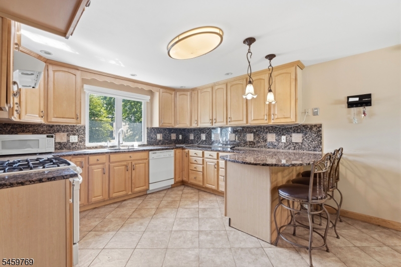50 Woods Road Little Falls, NJ 07424 - Photo 4 of 19 Gallery Image 4