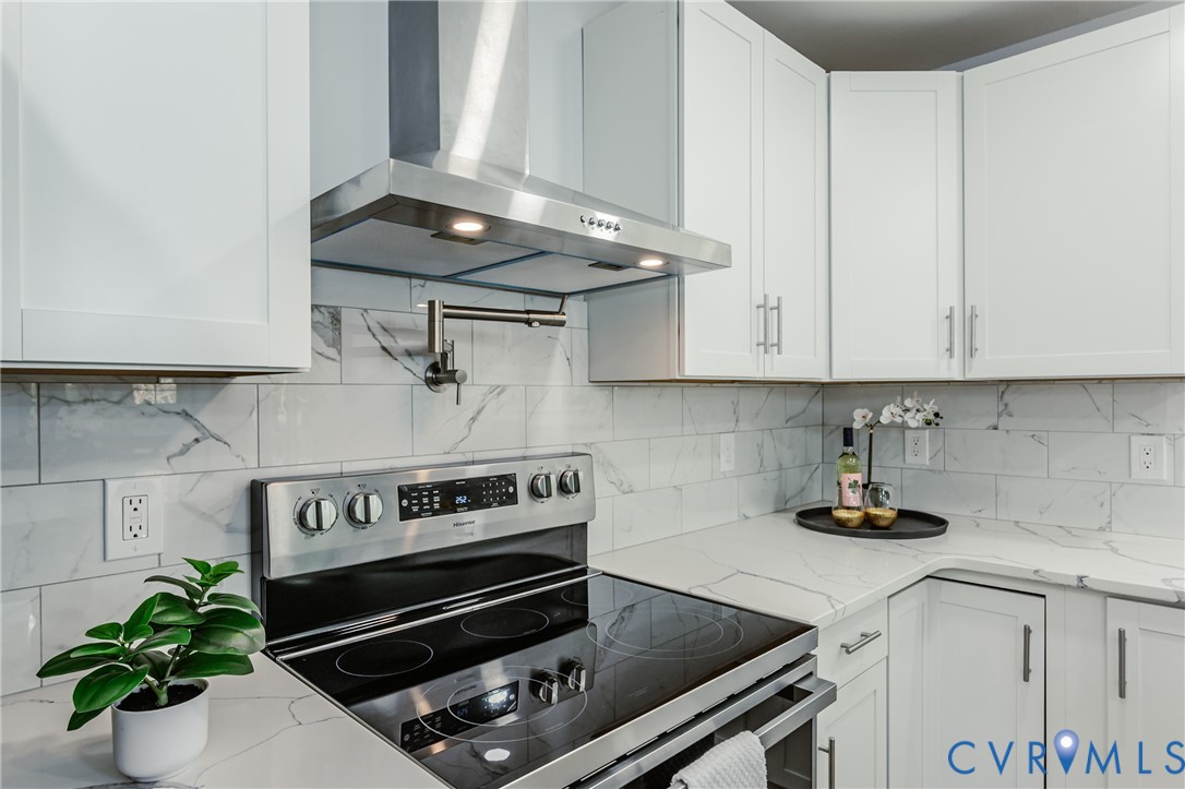 9514 Riddle Road Chesterfield, VA 23832 - Photo 24 of 50 Kitchen with stainless steel electric range, wall