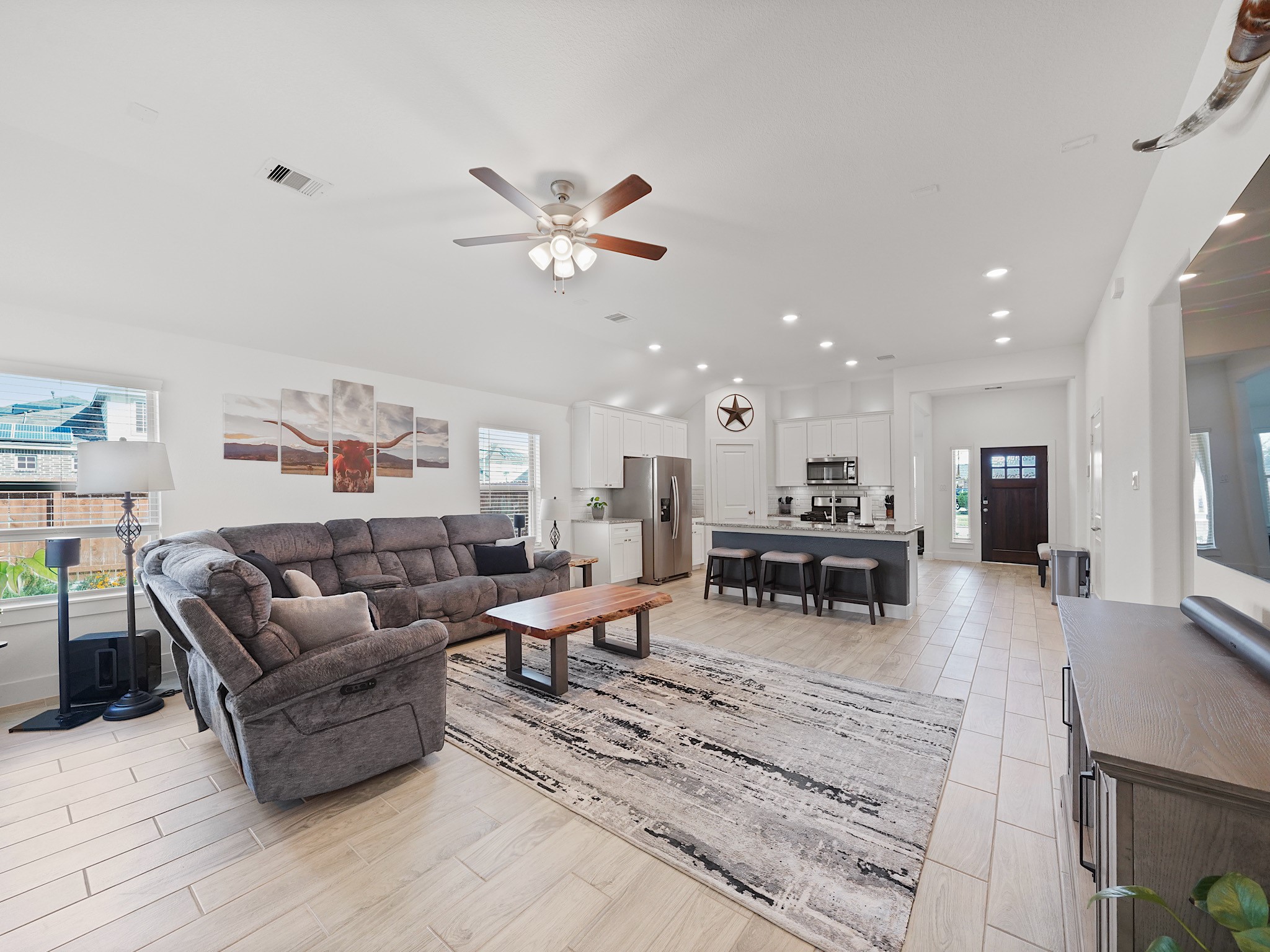 9 Alyssa Palms Drive Manvel, TX 77578 - Photo 12 of 30 a living room with furniture and kitchen view