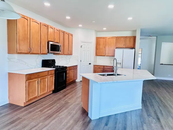 $3,750 | 1875 Crenshaw Circle, Vernon Hills, IL 60061