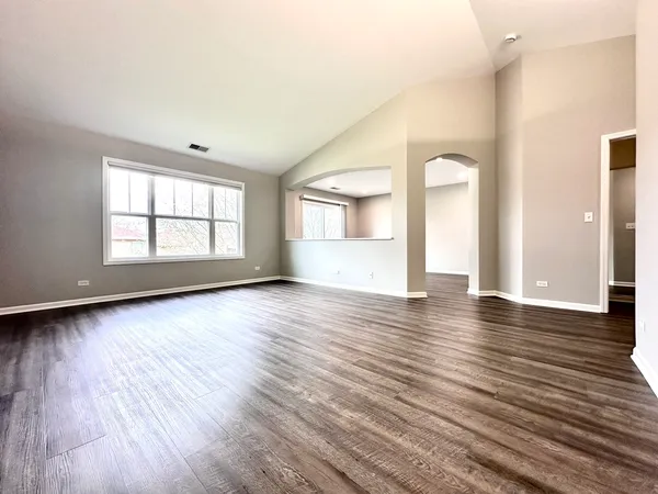 $3,750 | 1875 Crenshaw Circle, Vernon Hills, IL 60061