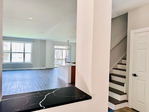 $3,750 | 1875 Crenshaw Circle, Vernon Hills, IL 60061