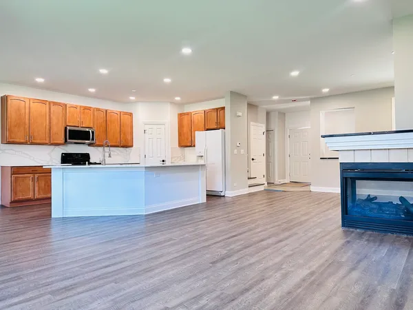 $3,750 | 1875 Crenshaw Circle, Vernon Hills, IL 60061