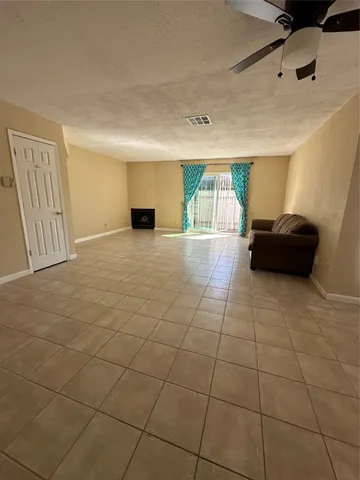 $1,290 | 8405 Wilcrest Drive, Unit 2010, Houston, TX 77072