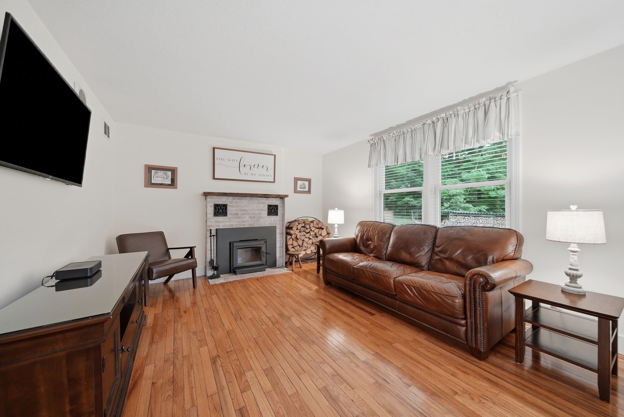 288 Island Pond Road Derry, NH 03038 - Photo 14 of 46
