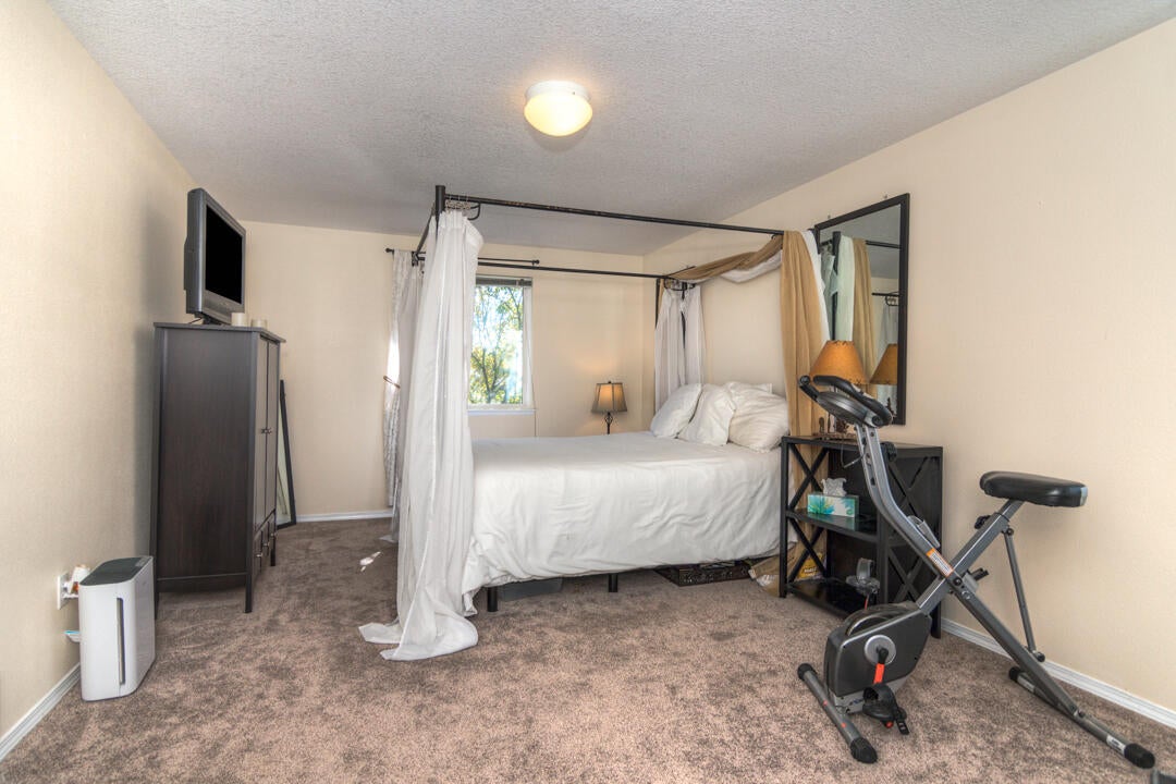 19528 Apache Road Bend, OR 97702 - Photo 20 of 27 Primary Suite