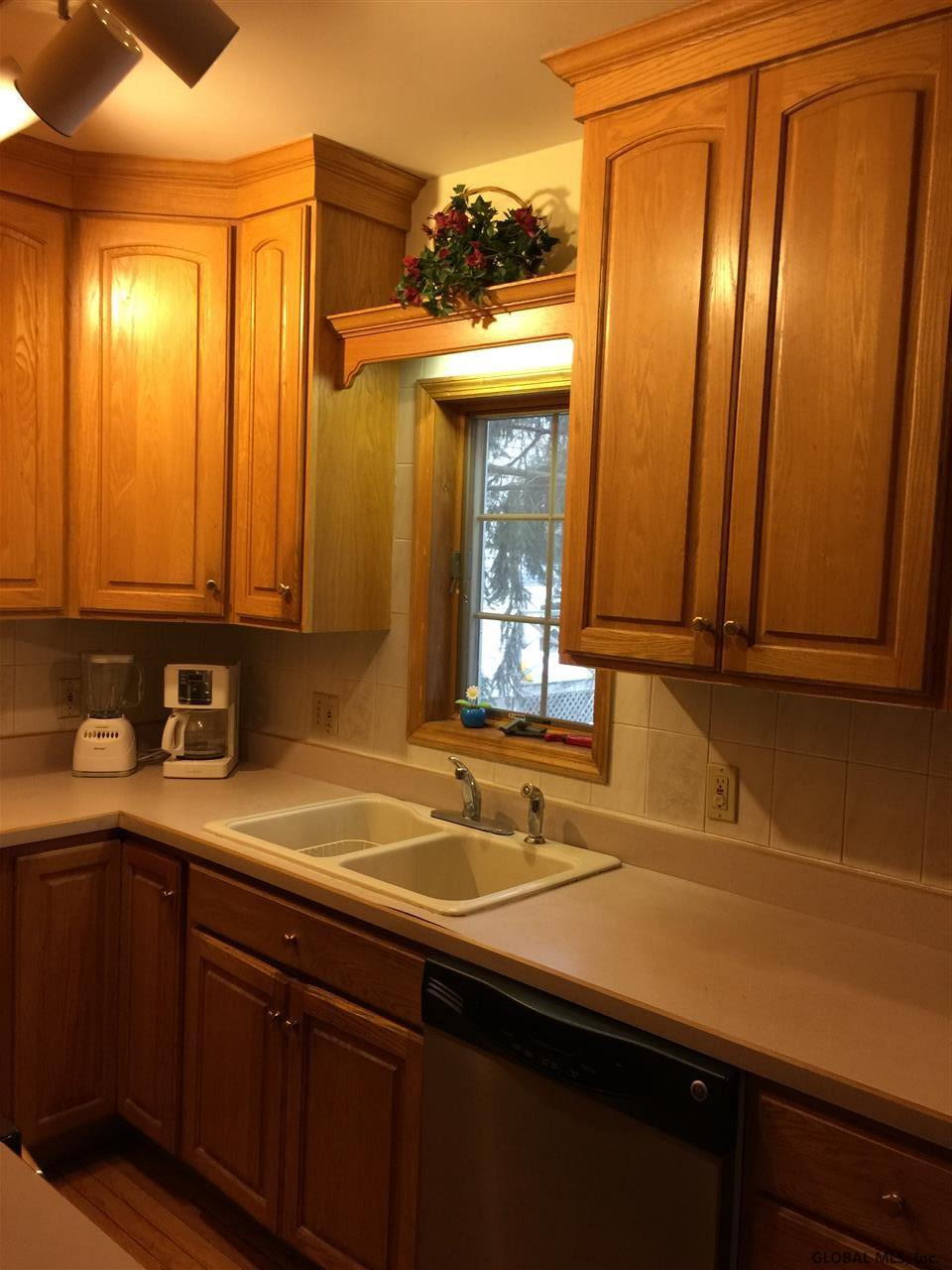 9 Irving Road Scotia, NY 12302 - Photo 5 of 24 Photo 5