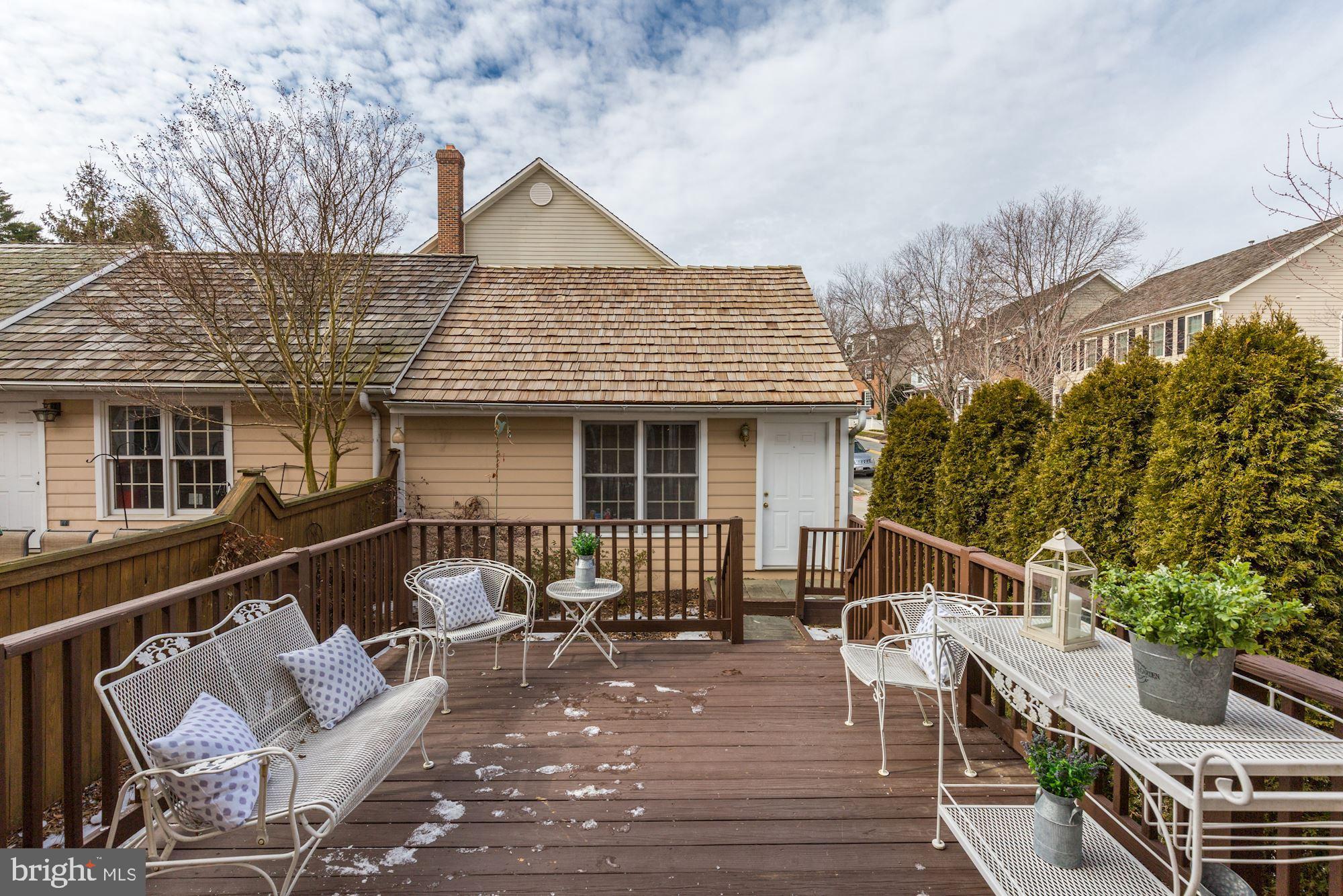 484 Tschiffely Square Road Gaithersburg, MD 20878 - Photo 26 of 27 Rear Deck