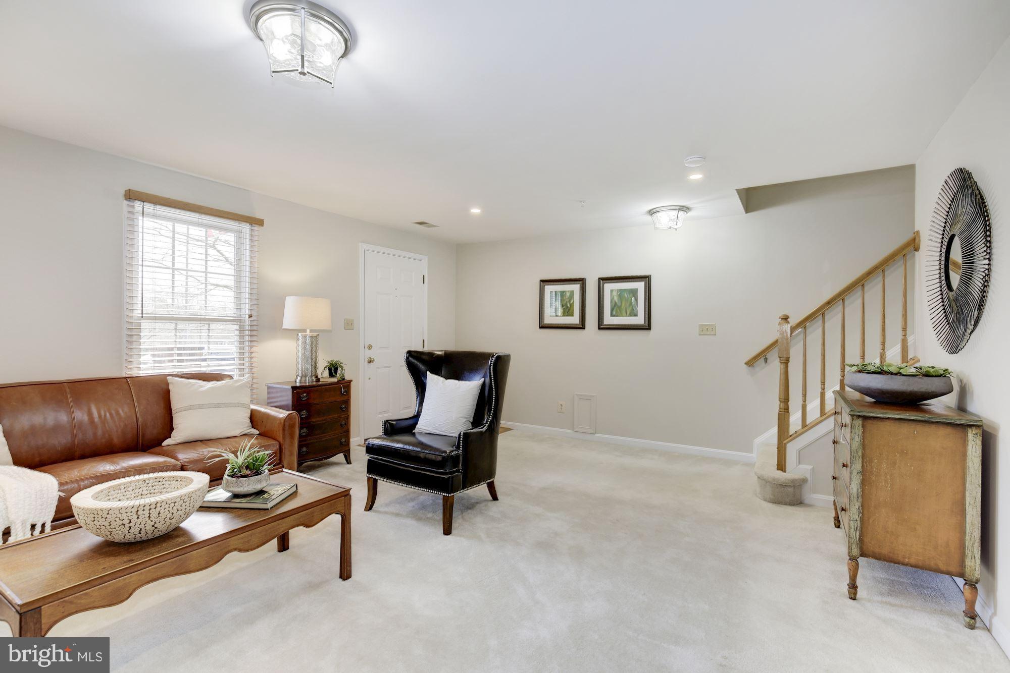484 Tschiffely Square Road Gaithersburg, MD 20878 - Photo 4 of 27 Family Room