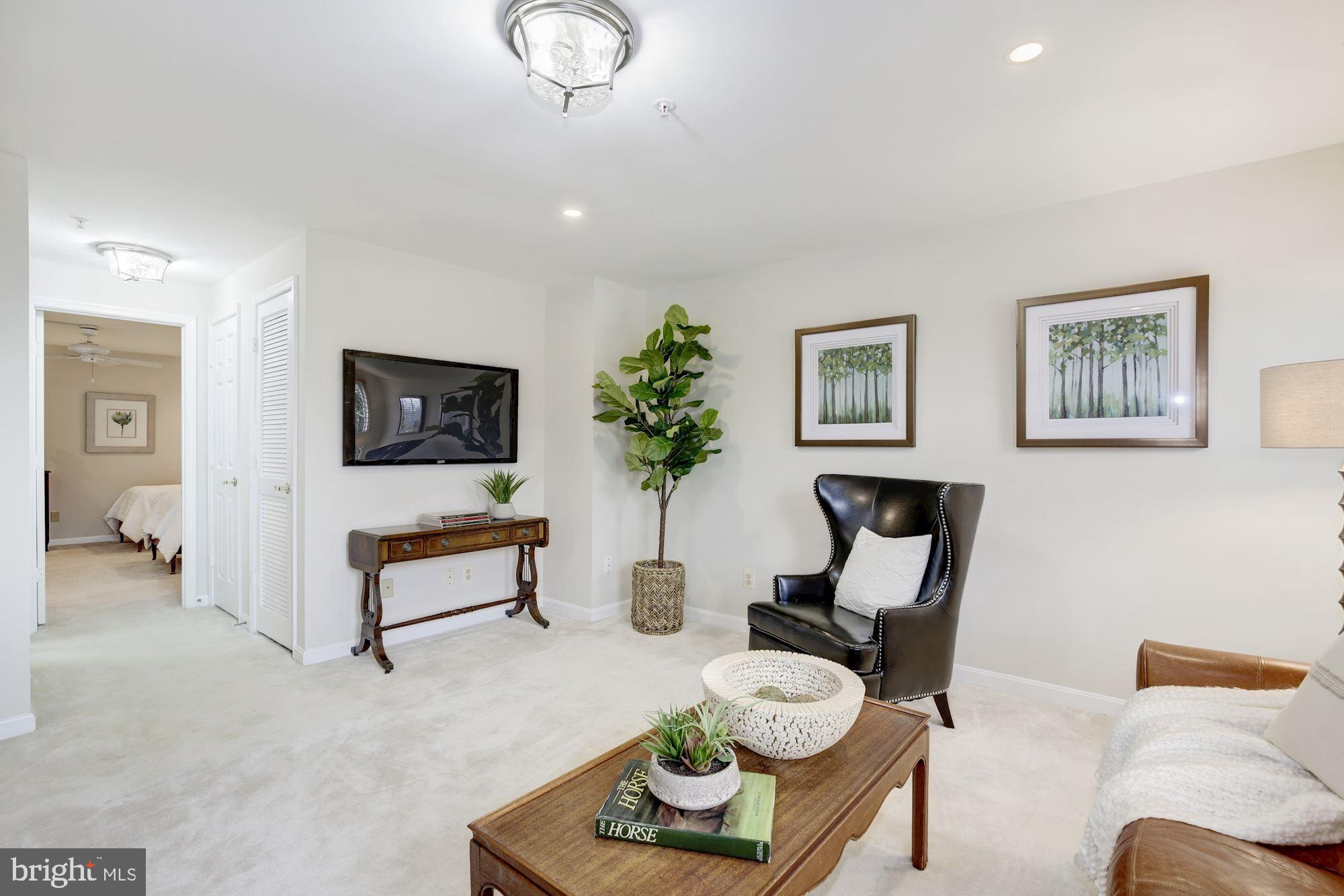 484 Tschiffely Square Road Gaithersburg, MD 20878 - Photo 5 of 27 Family Room