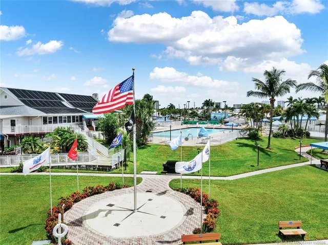 $299,900 | 114 Nettles Boulevard, Jensen Beach, FL 34957