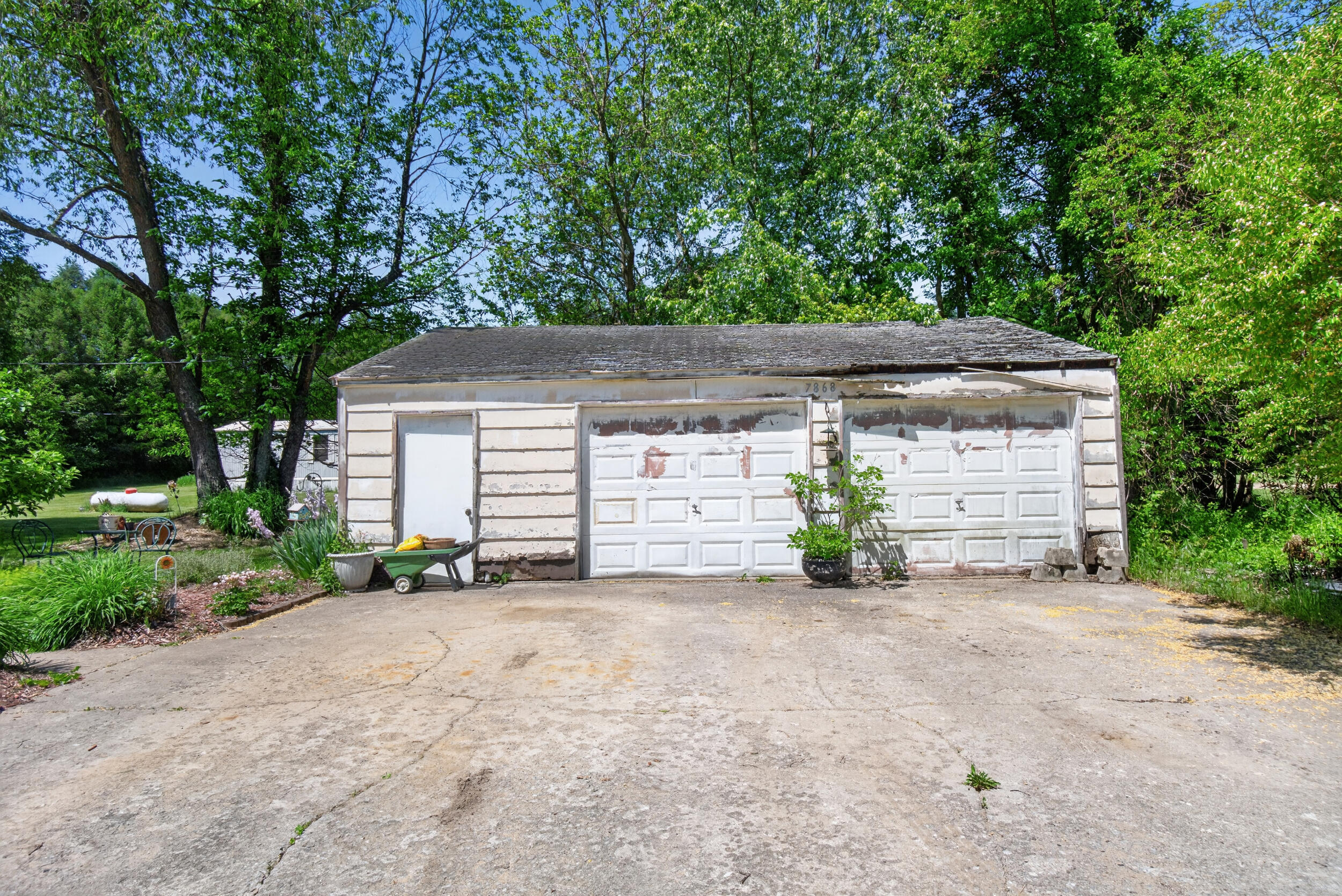 7868 Dixon Road Jackson, MI 49201 - Photo 2 of 19 4_7868 dixon rd jackson mi - 00020