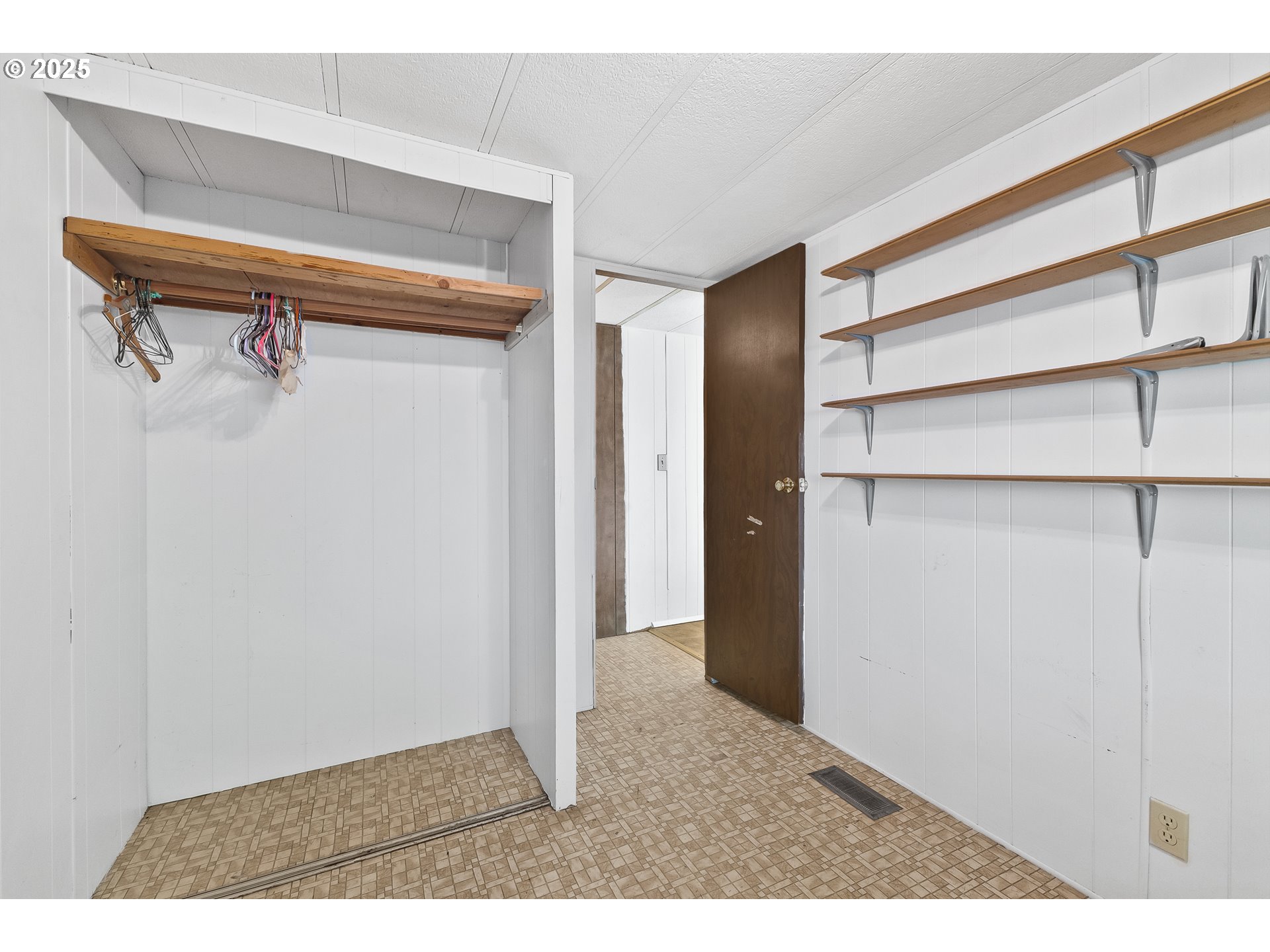 15779 Highway 42 Myrtle Point, OR 97458 - Photo 12 of 33 a view of a room with shelf
