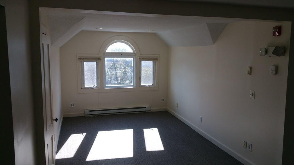 403 Maple Street Springfield, MA 01105 - Photo 12 of 16