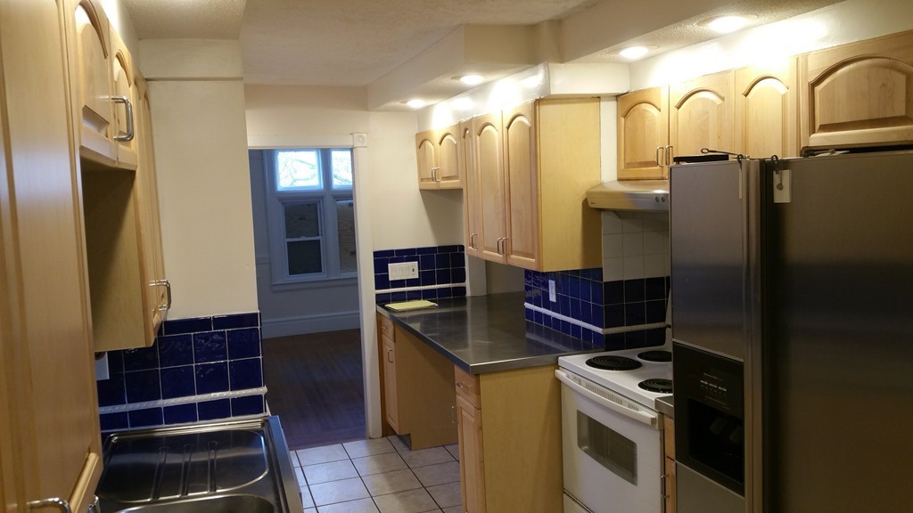 403 Maple Street Springfield, MA 01105 - Photo 5 of 16