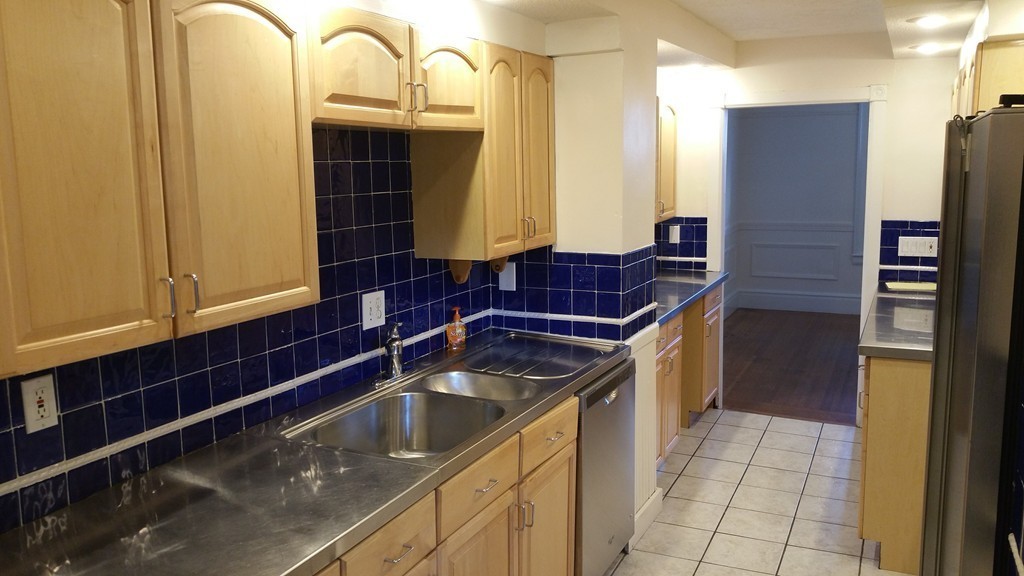 403 Maple Street Springfield, MA 01105 - Photo 6 of 16