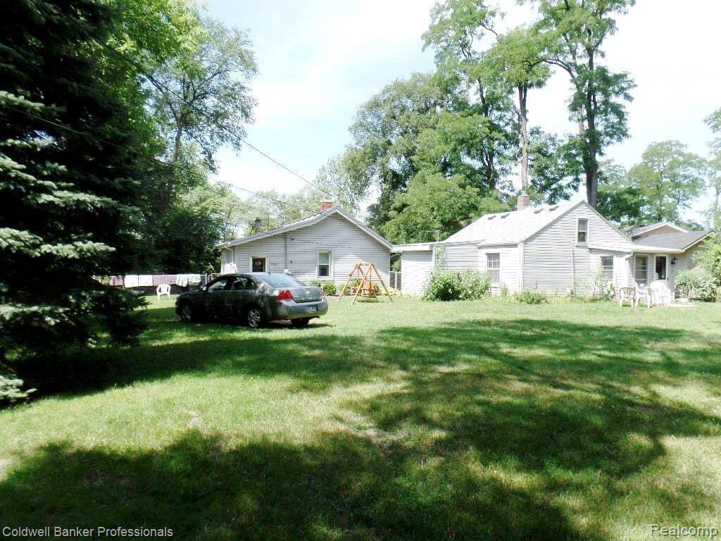 2550 Loon Lake Road Wixom, MI 48393 - Photo 3 of 20