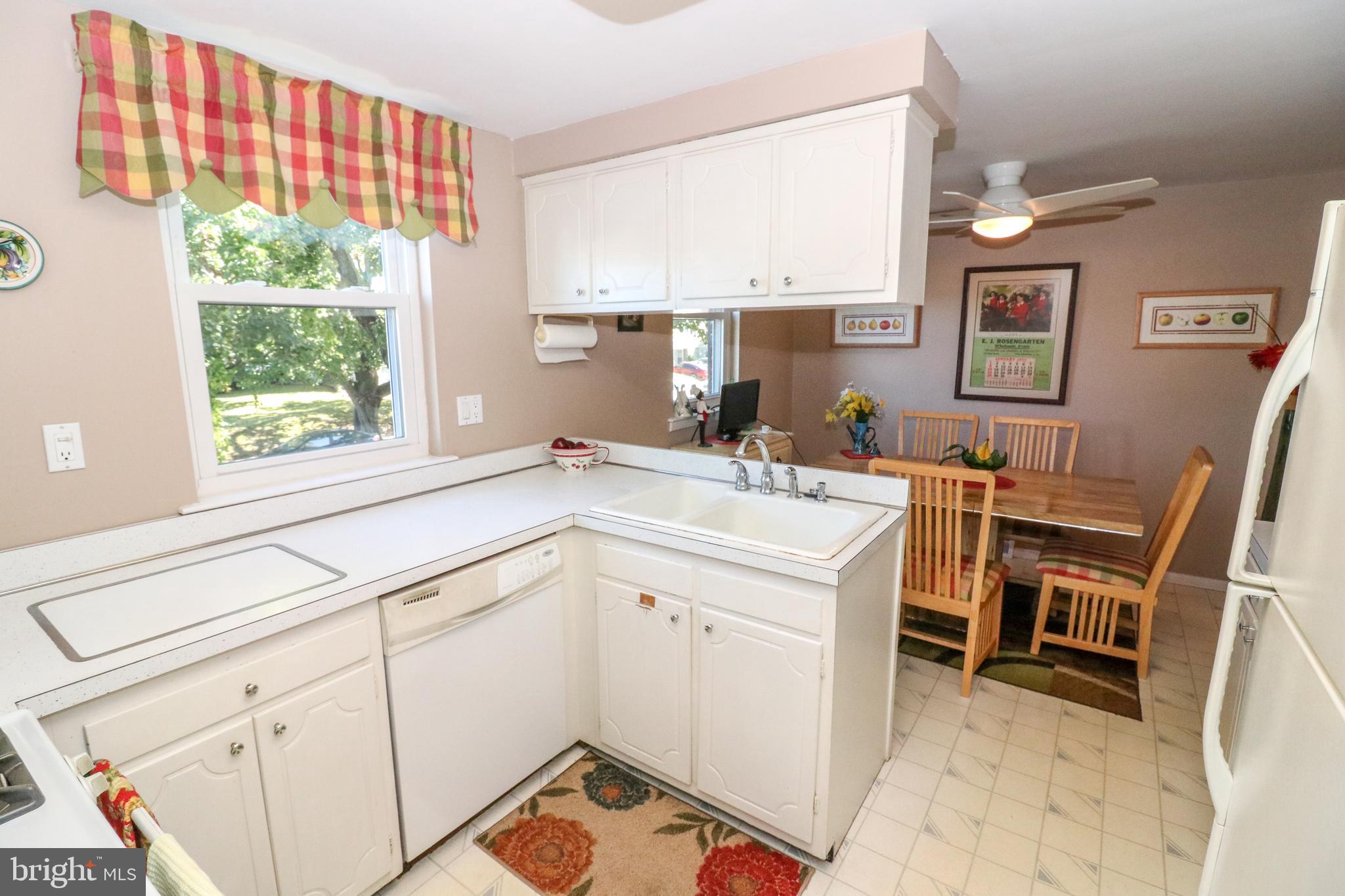 1126 Surrey Road Philadelphia, PA 19115 - Photo 12 of 30 Kitchen