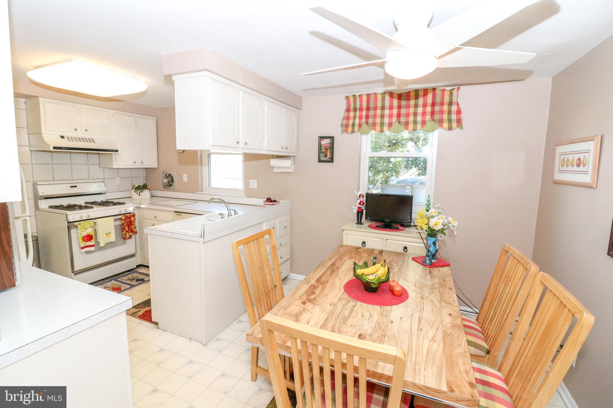 1126 Surrey Road Philadelphia, PA 19115 - Photo 14 of 30 Breakfast Room