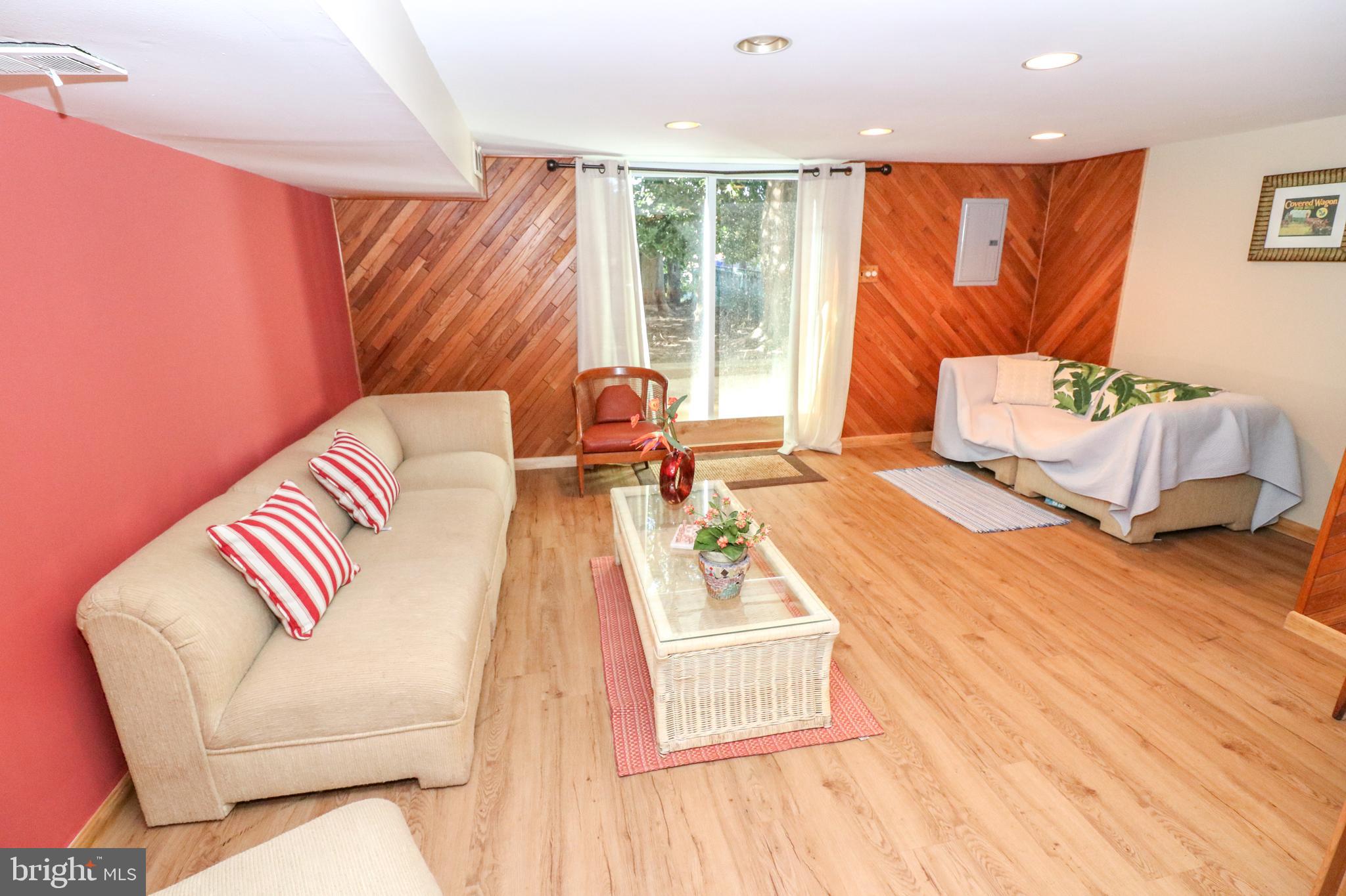 1126 Surrey Road Philadelphia, PA 19115 - Photo 17 of 30 Family Room