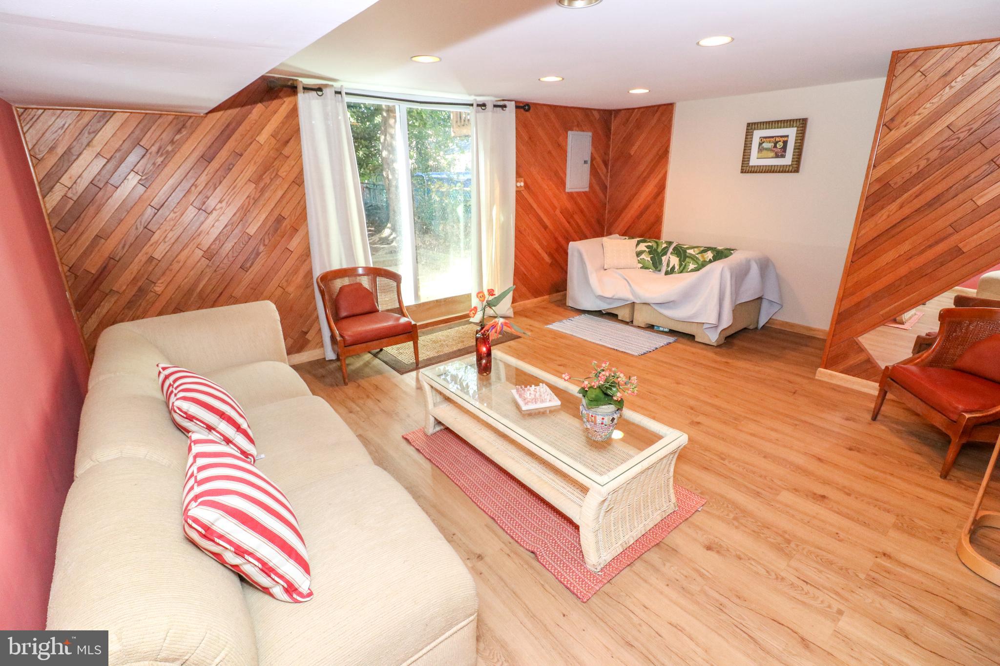 1126 Surrey Road Philadelphia, PA 19115 - Photo 18 of 30 Family Room