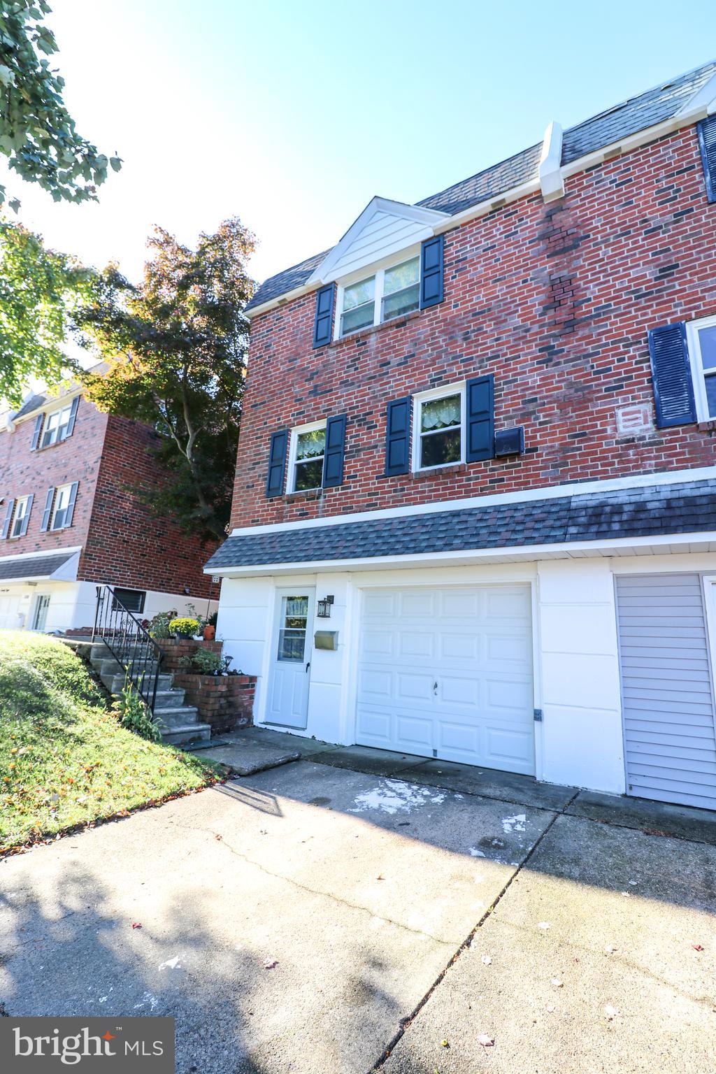 1126 Surrey Road Philadelphia, PA 19115 - Photo 3 of 30