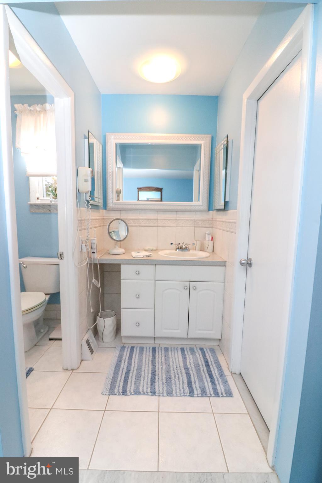 1126 Surrey Road Philadelphia, PA 19115 - Photo 21 of 30 Main Bathroom
