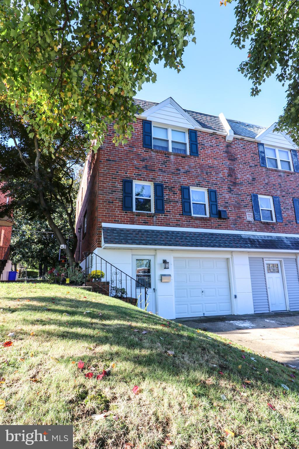 1126 Surrey Road Philadelphia, PA 19115 - Photo 5 of 30