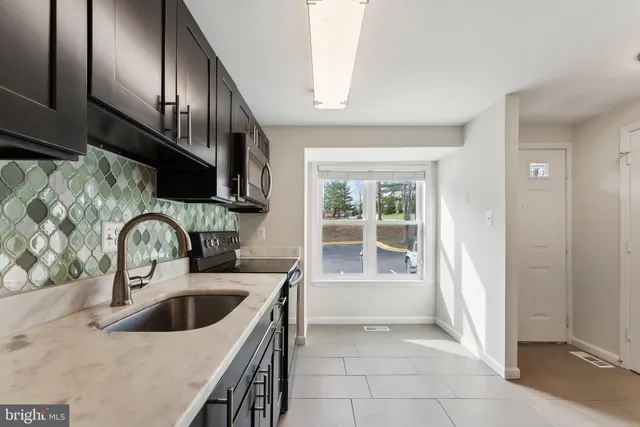 $3,000 | 5905 Sir Cambridge Way, Alexandria, VA 22315