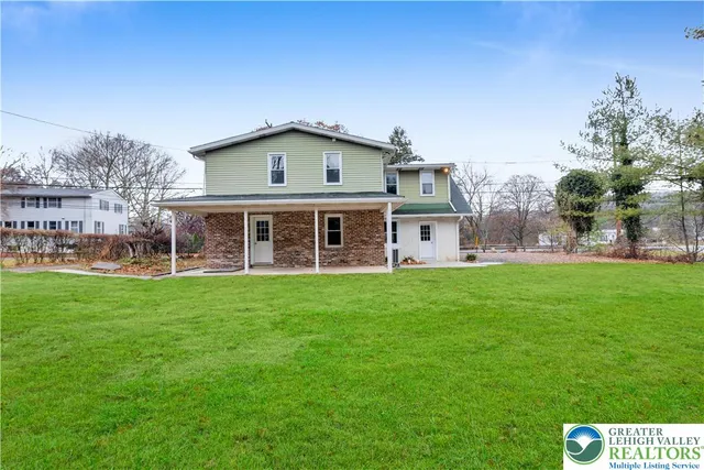 a view of a house with a backyard