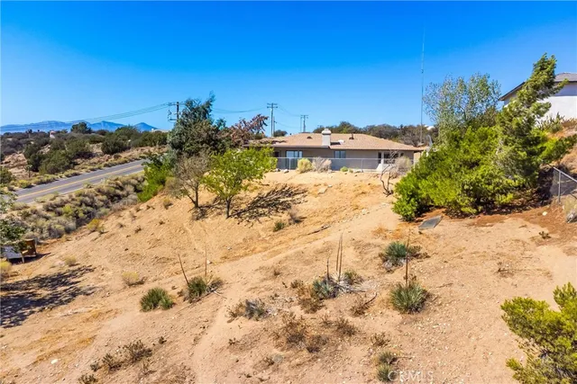 $529,900 | 8121 Anaconda Avenue, Oak Hills, CA 92344