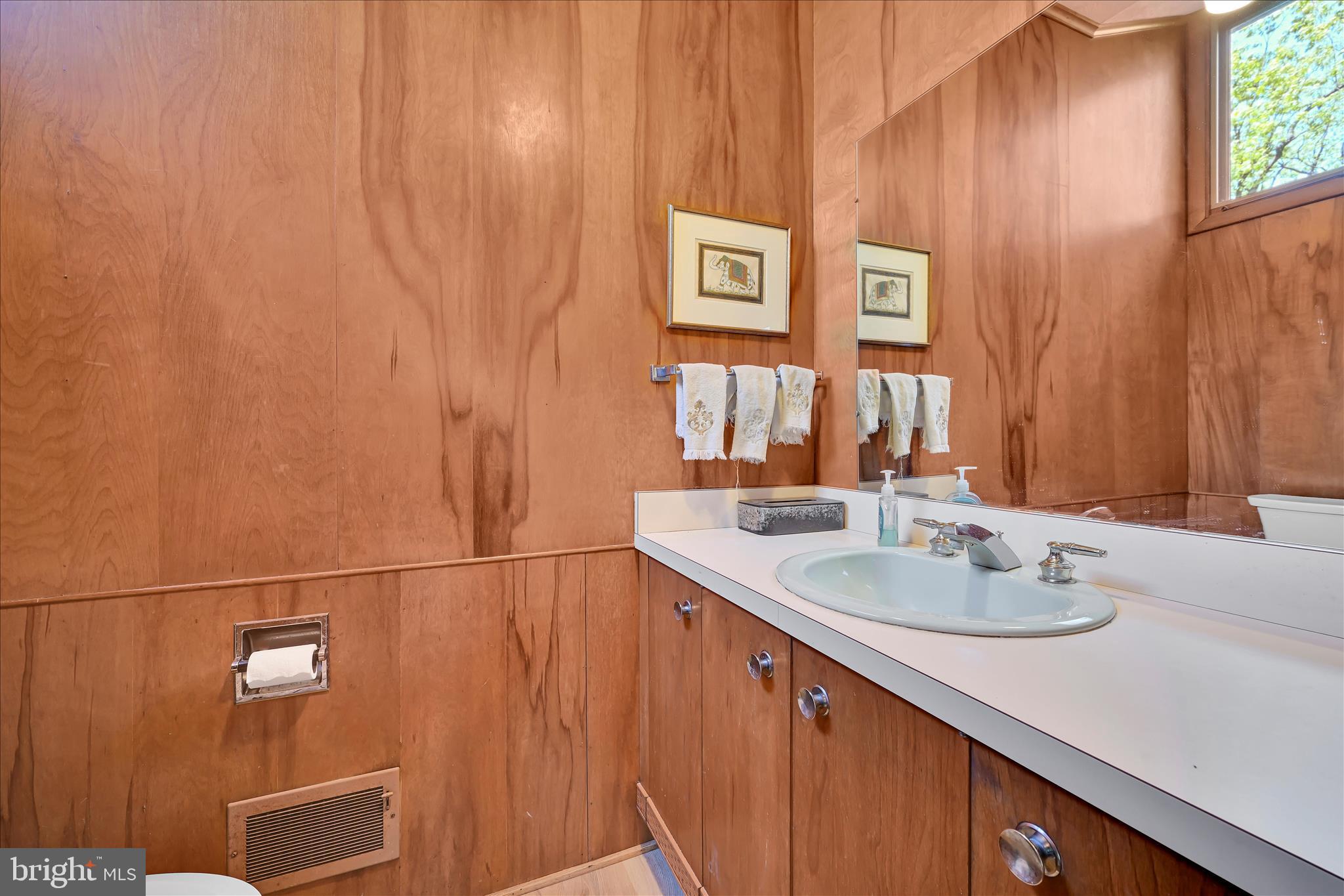40 Devon Drive Reading, PA 19606 - Photo 16 of 57 Powder Room